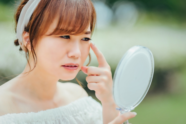 ものもらいは冷やす？温める？正しい対処法とケアのタイミングを解説【薬剤師解説】