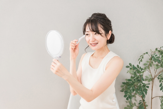 50代向けドラッグストアなどで買えるアイクリームを紹介！｜眼瞼下垂・目のたるみにもアプローチ【薬剤師解説】