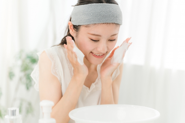 ドラッグストアで買える40代におすすめの洗顔料9選｜乾燥・毛穴汚れに【薬剤師解説】