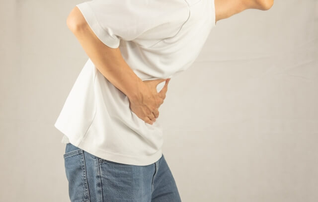 ブスコパンを空腹で飲んでいい？胃への負担や副作用は？服用のコツと注意点まとめ【薬剤師解説】