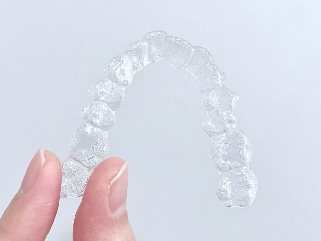 ドラッグストアで買えるマウスピース洗浄剤を紹介！｜気になる汚れやニオイを防ぐ【薬剤師解説】