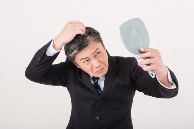 メチコバールで白髪が減る?|白髪ケアにおすすめの市販商品も紹介！【薬剤師解説】