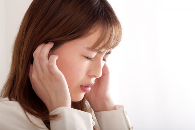 中耳炎にカロナール市販薬は効く？痛み止めの選び方と注意点｜抗生物質が必要な場合も【薬剤師解説】