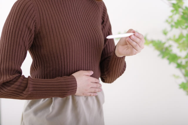 妊娠検査薬はどこで売ってる？ドラッグストア・コンビニ・ネットでも買える？【薬剤師解説】
