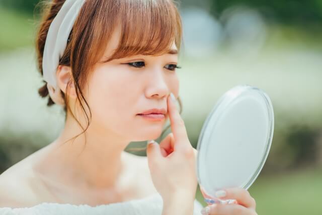 小鼻の赤みに効く市販薬と正しい選び方｜ヒリヒリ・赤みに【薬剤師解説】