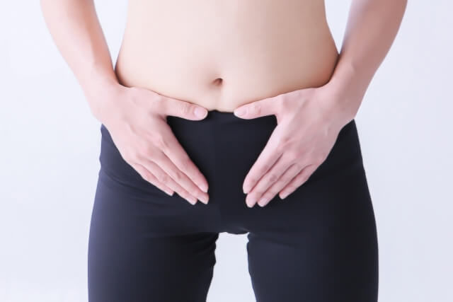 尿道がかゆい時に使える市販薬はある？原因別対処法を解説｜市販薬と病院の処方薬の使い分けも【薬剤師執筆】