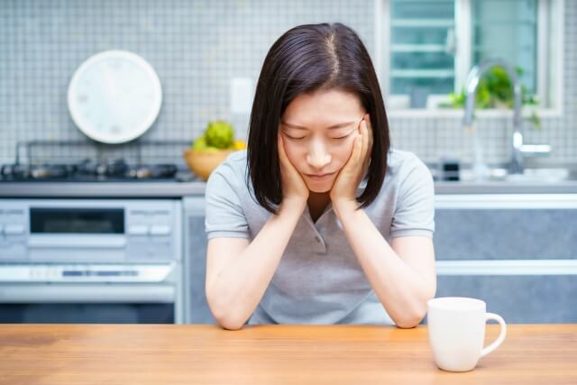 更年期の性交痛に市販薬は効く？正しい対処法｜性交痛がつらい更年期女性へ原因と市販ケア用品の選び方【薬剤師解説】