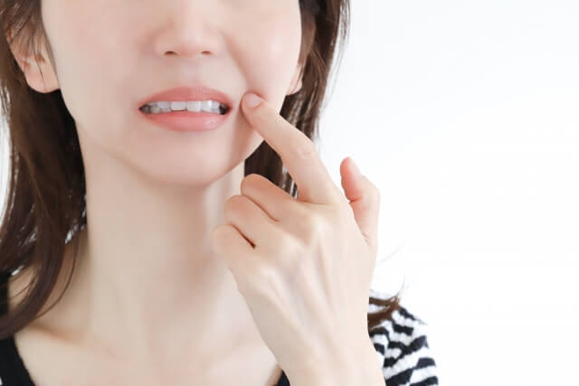 歯痛に効く市販薬おすすめ12選＋Amazon売れ筋ランキングも紹介！｜歯がズキズキ痛くて眠れない夜に…【薬剤師解説】