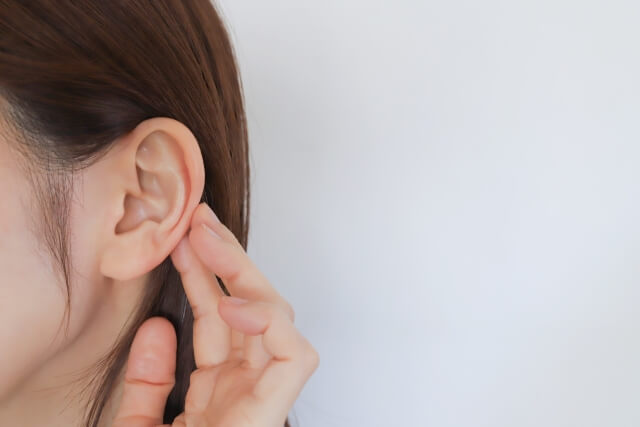 耳のふちがかゆい原因とは？ストレスとの関係と対処法を解説【薬剤師執筆】