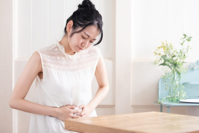 胃痛・胸やけに効く！市販胃腸薬の比較と薬剤師おすすめ9選｜Amazon売れ筋ランキングも【薬剤師解説】