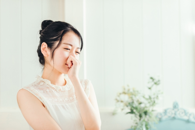 花粉症で熱っぽい・だるいのはなぜ？風邪との違いや対策｜おすすめ市販薬も紹介！【薬剤師解説】