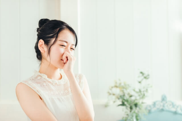 鼻声の原因別対策と市販薬｜風邪・花粉症後の声が戻らない方へ【薬剤師解説】