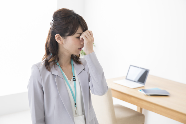 辛いドライアイには市販の目薬が効かない場合も。正しい対処法を解説