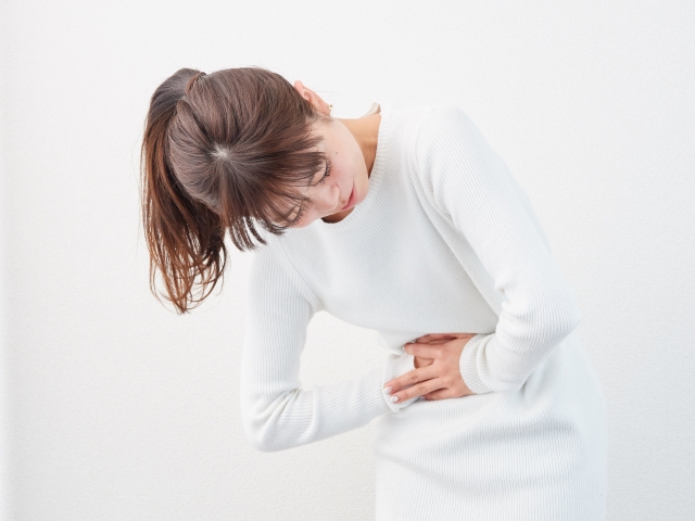 【薬剤師が解説】夏は要注意！食中毒の原因と予防策、効果的な治療薬はある？！【医師監修】