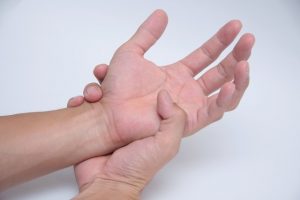 手の震えだけではない、パーキンソン病とは？様々な症状・特徴を徹底解説