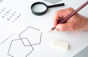 認知症は早期発見が重要。認知症の検査方法と診断について解説