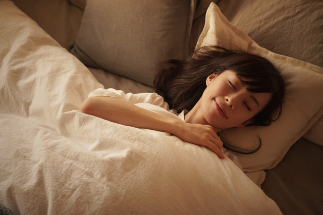 自然に熟睡できるようになりたい。不眠症との向き合い方と改善方法を解説