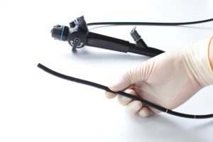 【呼吸器内科医が解説】咳が出て苦しい？気管支鏡検査の流れや合併症を解説