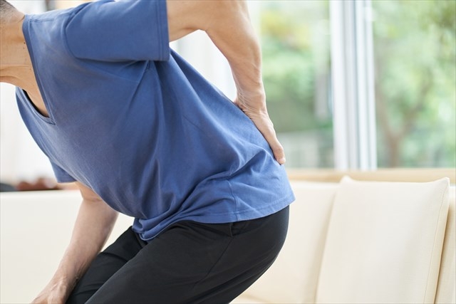 医師執筆】そのしびれは「坐骨神経痛」？症状とチェック項目を