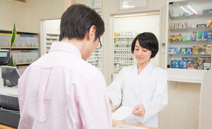 冷湿布 温湿布の違いは 市販で購入できるおすすめの市販薬と選び方を薬剤師が解説 Eparkくすりの窓口コラム ヘルスケア情報