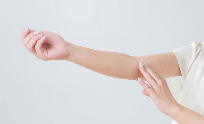 冷湿布 温湿布の違いは 市販で購入できるおすすめの市販薬と選び方を薬剤師が解説 Eparkくすりの窓口コラム ヘルスケア情報