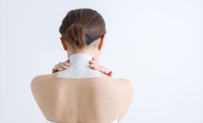 冷湿布 温湿布の違いは 市販で購入できるおすすめの市販薬と選び方を薬剤師が解説 Eparkくすりの窓口コラム ヘルスケア情報