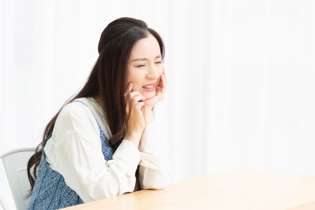 【薬剤師解説】貼る口内炎の薬の効果・おすすめ市販薬を紹介