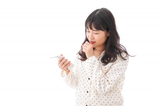 【医師が解説】倦怠感や微熱の原因は？対策や予防法も紹介
