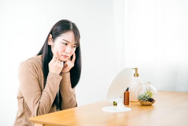 アダパレンは市販で買える？にきび治療に効果的な市販薬9選｜原因や症状に合わせた選び方や注意点も【薬剤師解説】