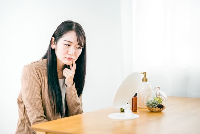 【医師が解説】ストレスで口内炎ができるのはなぜ？対処法と市販薬を紹介