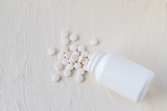 【薬剤師が解説】ロスバスタチンと成分が同じ市販薬はある？コレステロールケアの商品も紹介