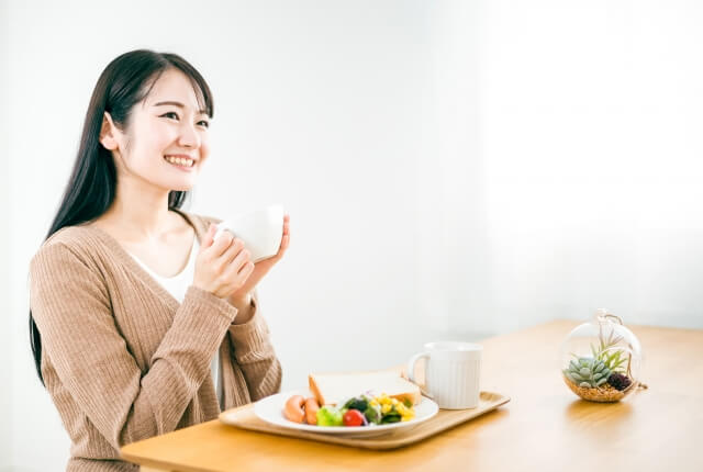 【管理栄養士執筆】二日酔いに味噌汁がいいと言われるのはなぜ？飲む機会が多い人におすすめの具材を解説