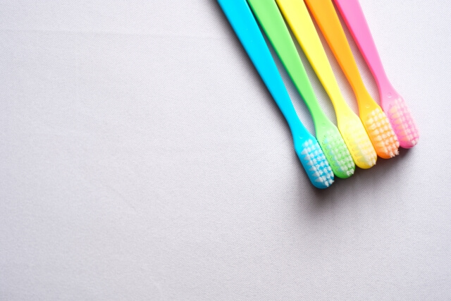 【医師が解説】歯茎がかゆい原因はなに？何科に行けばいい？ 使える市販薬も紹介