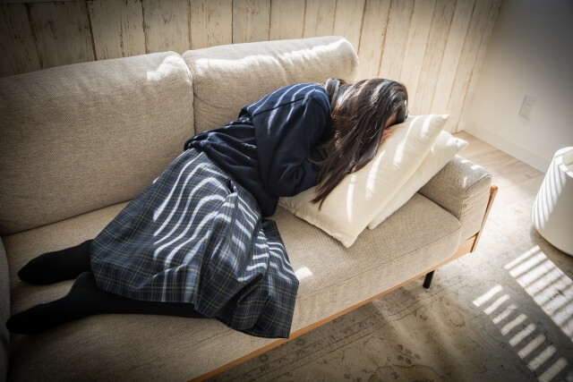 寝過ぎた頭痛を緩和できる市販薬の選び方・ポイント