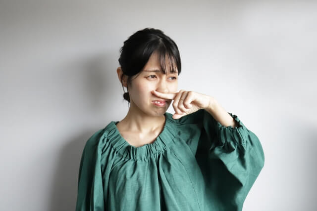 花粉症による頭痛を緩和できる市販薬の選び方・ポイント