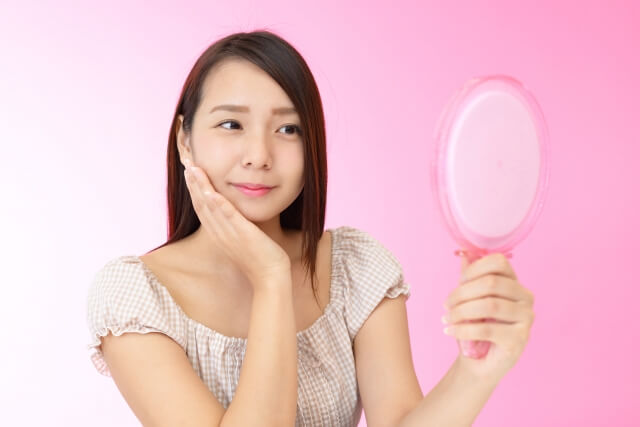 どんな人に乳液はおすすめ?クリームとの違いは?