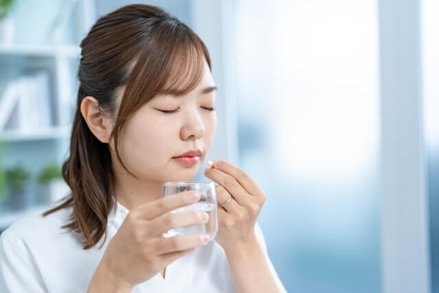 【薬剤師が解説】バファリンルナの飲み合わせにNGはある？授乳中や妊娠中の服用も解説