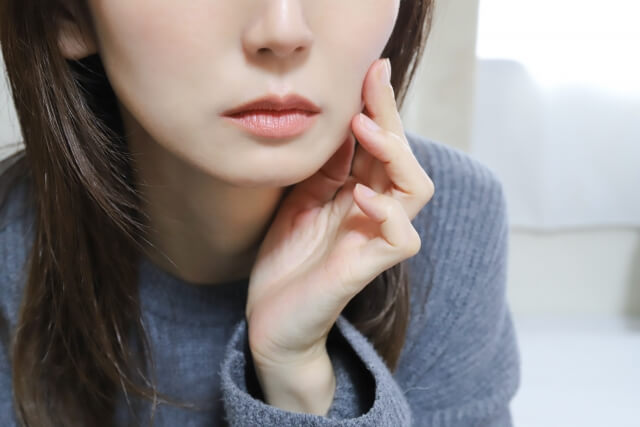 シミやくすみに効く化粧品を紹介！｜適切なスキンケア＆メイク方法も【皮膚科医解説】