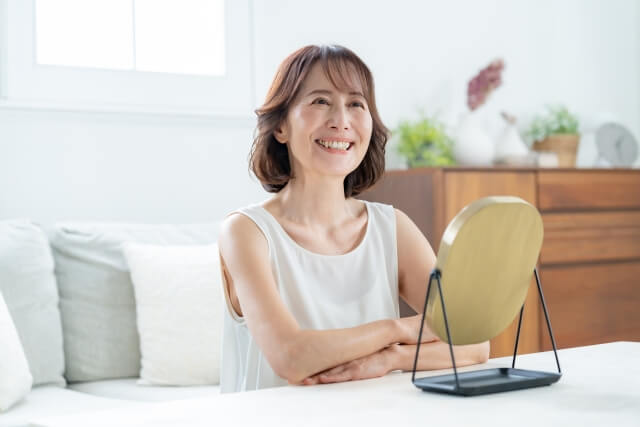 ドラッグストアで買える70代におすすめ化粧品9選を紹介！｜選び方や注意点も【薬剤師解説】