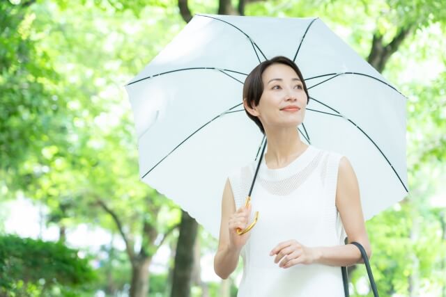 ドラッグストアで買える日焼け止め・UVケアおすすめ9選！｜選び方や注意点も【薬剤師解説】
