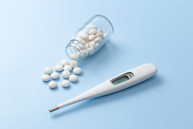 カロナールはドラッグストアで買える？処方箋は必要？｜含有成分や効果についても【薬剤師解説】