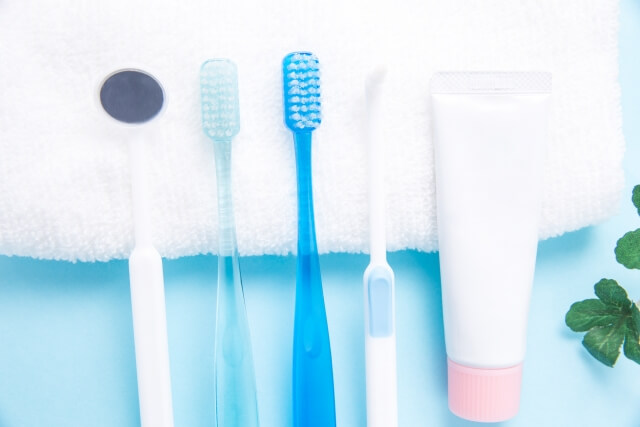 ホワイトニング歯磨き粉はドラッグストアで買える?｜日常的に手軽に歯の白さをケア【歯科師解説】