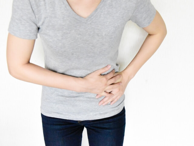 【薬剤師が解説】つらい脇腹の筋肉痛におすすめの市販薬9選を紹介