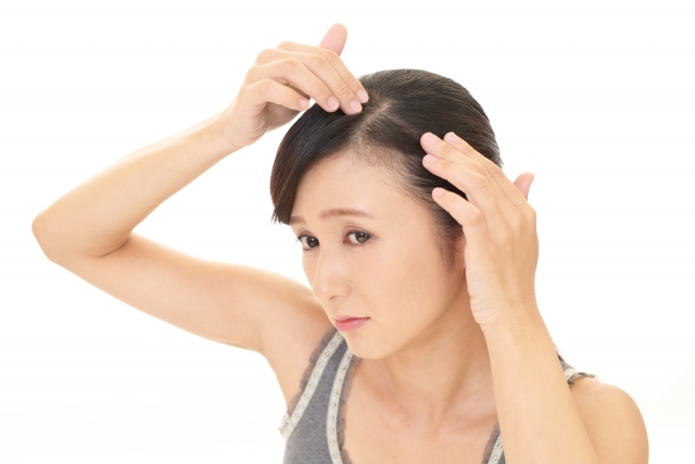ドラッグストアで買えるおすすめ女性向け薄毛隠しを紹介！