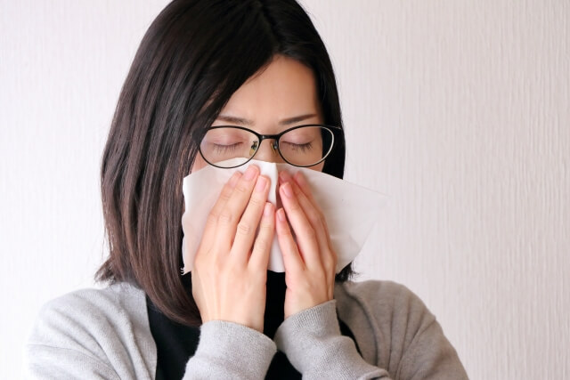 止まらない鼻水に効果のある市販薬の選び方