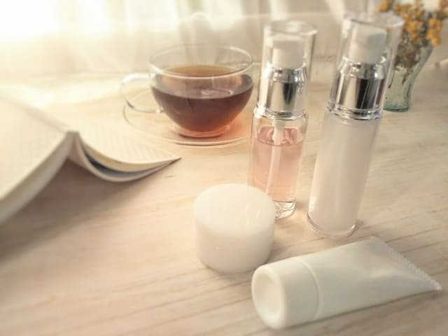 【薬剤師が解説】敏感肌でも使用できる？薬用美容液のおすすめ商品を紹介